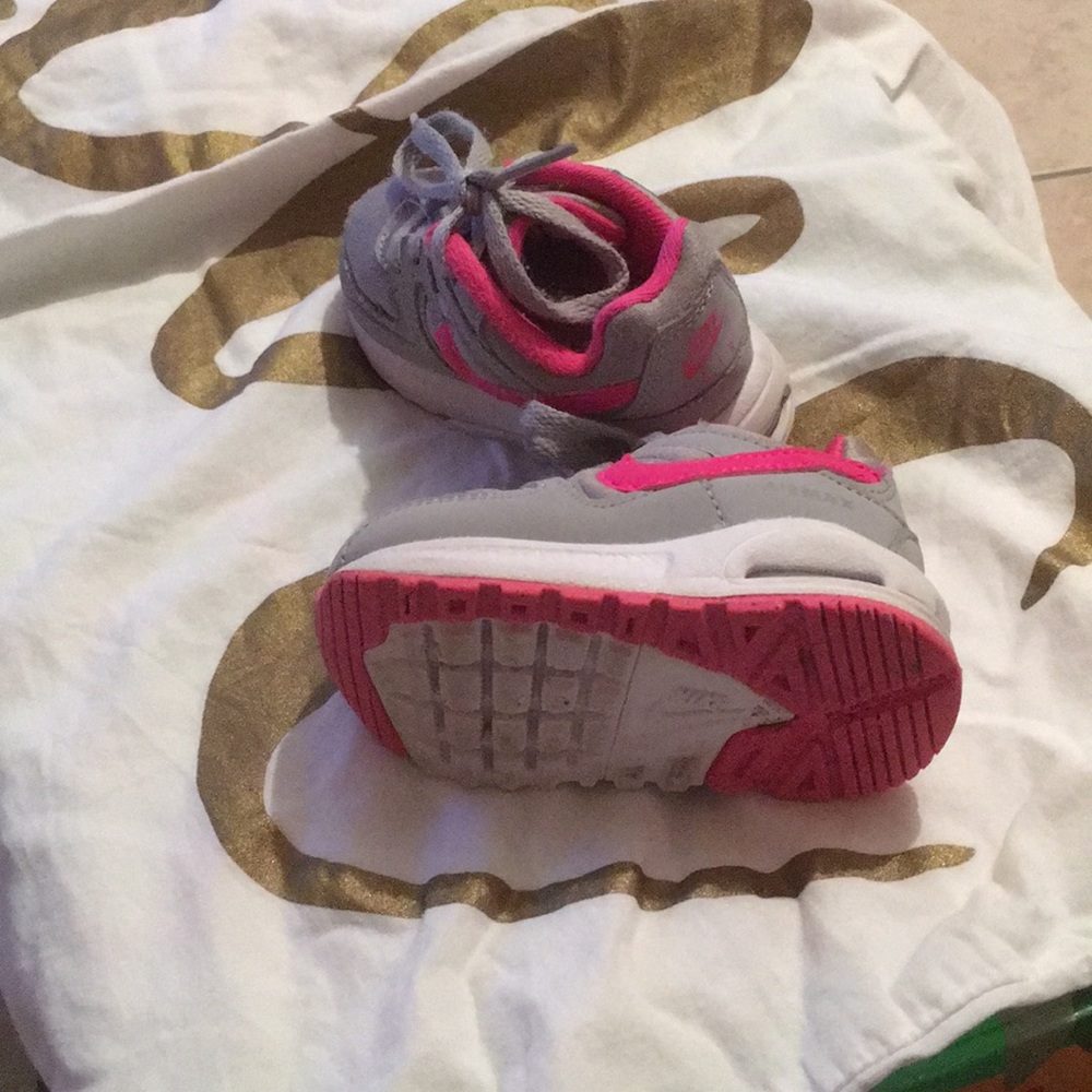 Nike - Picture 4 of 5